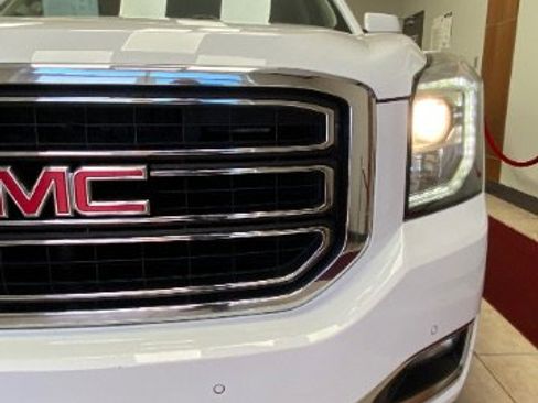 Used 2020 GMC Yukon XL SLT w/ Open Road Package image 9