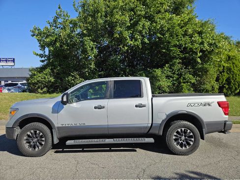 Used 2018 Nissan Titan PRO-4X w/ Pro-4x Convenience Package AWD/4WD image 2