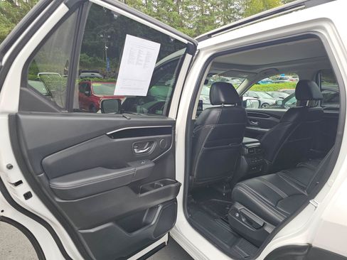 Used 2024 Honda Pilot Touring image 18