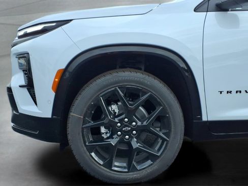 New 2026 Chevrolet Traverse RS w/ LPO, Floor Liner Package AWD/4WD image 4