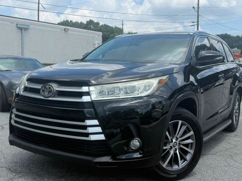 Used 2019 Toyota Highlander XLE FWD image 4