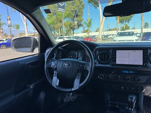 Used 2022 Toyota Tacoma TRD Off-Road AWD/4WD image 23