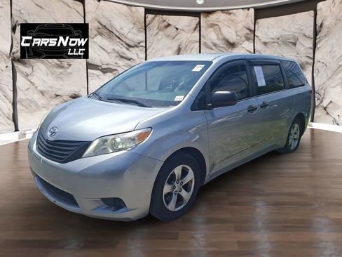Used 2013 Toyota Sienna L FWD image 3