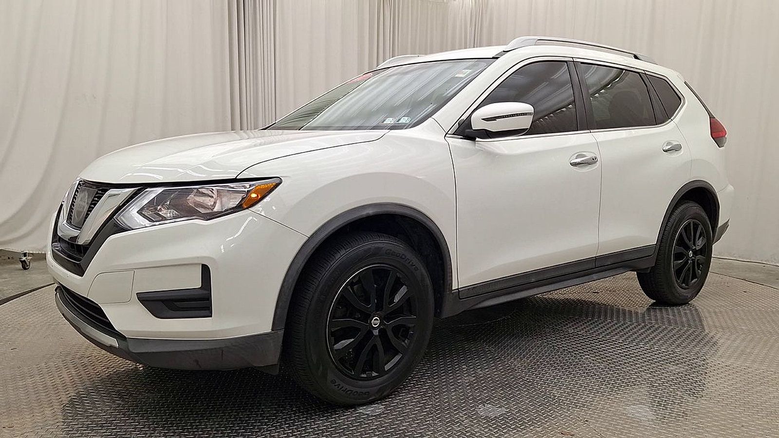 Used 2017 Nissan Rogue SV AWD/4WD image 10