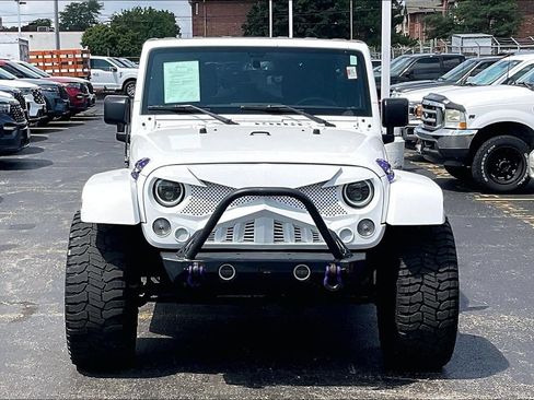 Used 2015 Jeep Wrangler Unlimited Sahara w/ Connectivity Group AWD/4WD image 2