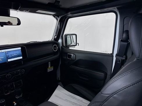 New 2025 Jeep Gladiator Sport image 22