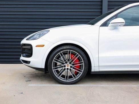 Certified 2023 Porsche Cayenne Turbo image 11