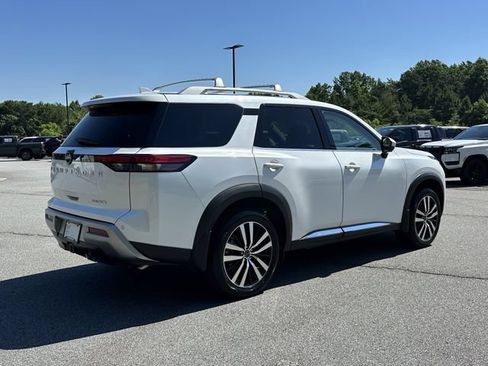 Certified 2025 Nissan Pathfinder Platinum FWD image 9