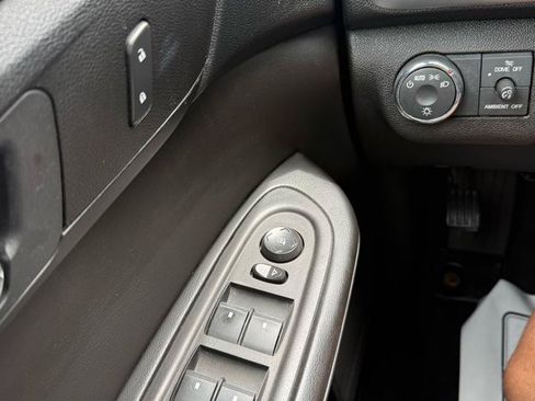 Used 2013 GMC Acadia SLE AWD/4WD image 25
