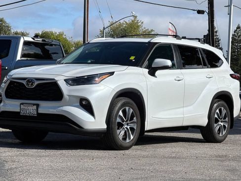 Used 2023 Toyota Highlander XLE FWD image 7