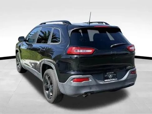 Used 2017 Jeep Cherokee Limited FWD image 4