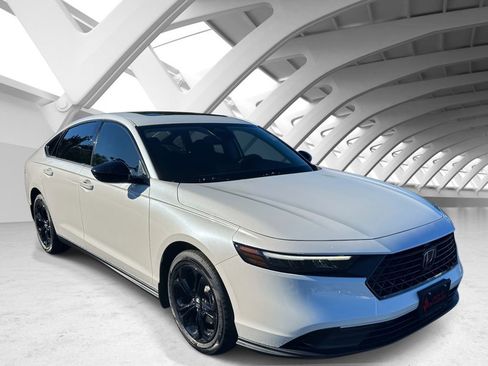 New 2025 Honda Accord SE image 1