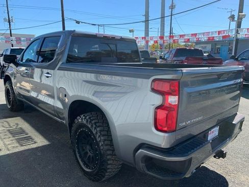 Used 2022 Chevrolet Silverado 1500 High Country w/ Technology Package image 4