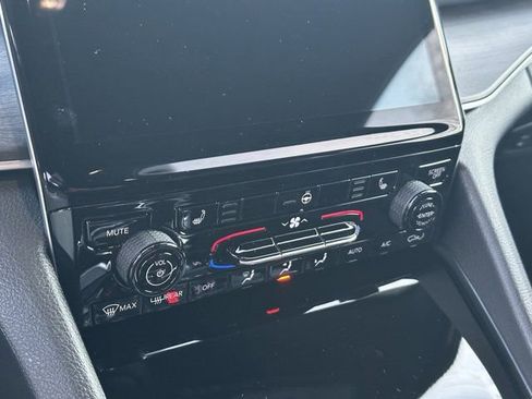 New 2025 Jeep Grand Cherokee Limited image 30