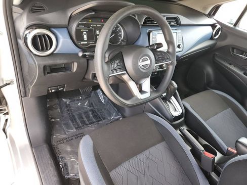 Used 2025 Nissan Versa SV FWD image 12