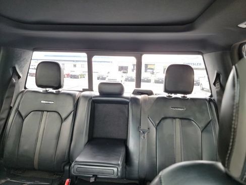 Used 2017 Ford F150 Platinum w/ Equipment Group 701A Luxury AWD/4WD image 10