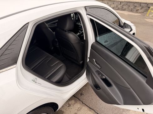 Used 2021 Hyundai Elantra Limited image 14