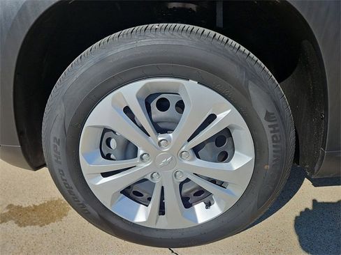 Used 2025 Chevrolet Trax LS image 27