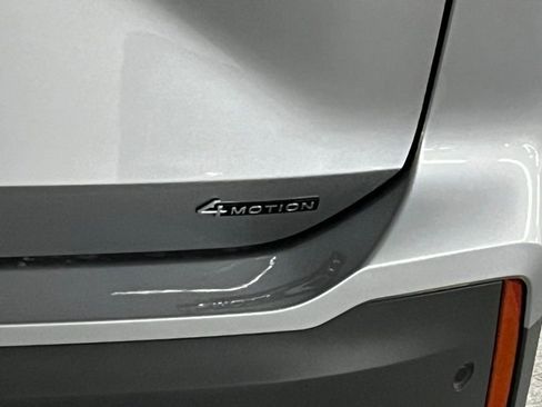 New 2026 Volkswagen Tiguan SE image 36