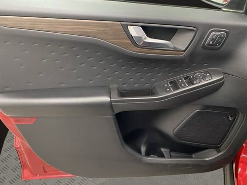 Used 2020 Ford Escape Titanium w/ Titanium Premium Package 2.0 image 19