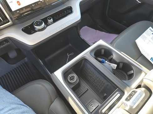 New 2025 Ford Expedition Active image 23