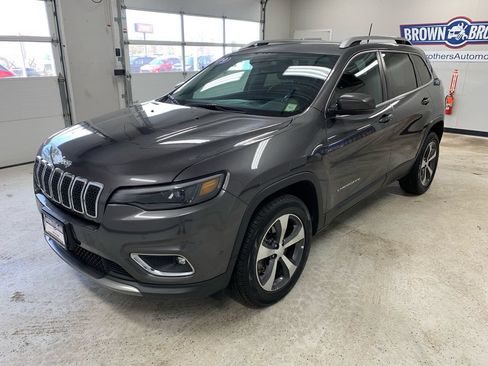 Used 2019 Jeep Cherokee Limited w/ Technology Group AWD/4WD image 2