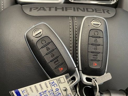 Certified 2025 Nissan Pathfinder SV w/ Black Appearance Package FWD image 18