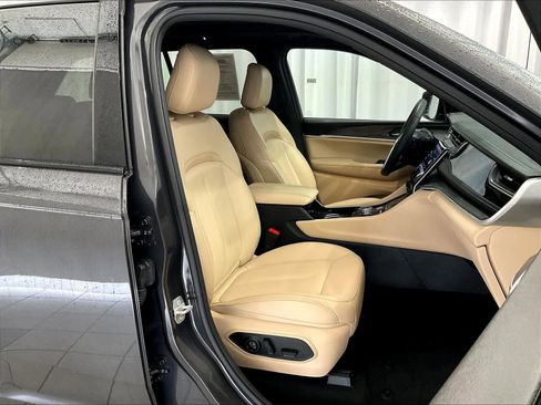 Used 2023 Jeep Grand Cherokee 4WD 4xe image 11