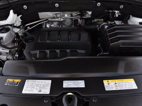 Used 2025 Volkswagen Atlas Cross Sport SE FWD image 26