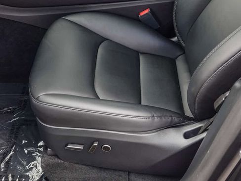 Used 2024 Tesla Model Y Long Range AWD/4WD image 19