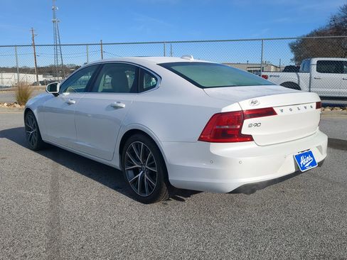 Used 2018 Volvo S90 T5 Momentum w/ Convenience Package image 5