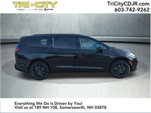 New 2026 Chrysler Pacifica Limited w/ S Appearance Package image 10