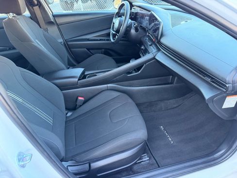 Used 2025 Hyundai Elantra SEL FWD image 35