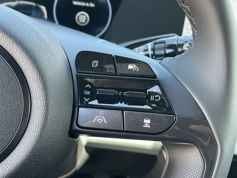 New 2025 Hyundai Elantra Limited FWD image 29