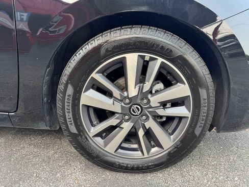 Used 2020 Nissan Versa SV FWD image 21