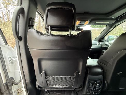 Used 2019 Jeep Grand Cherokee Limited image 27