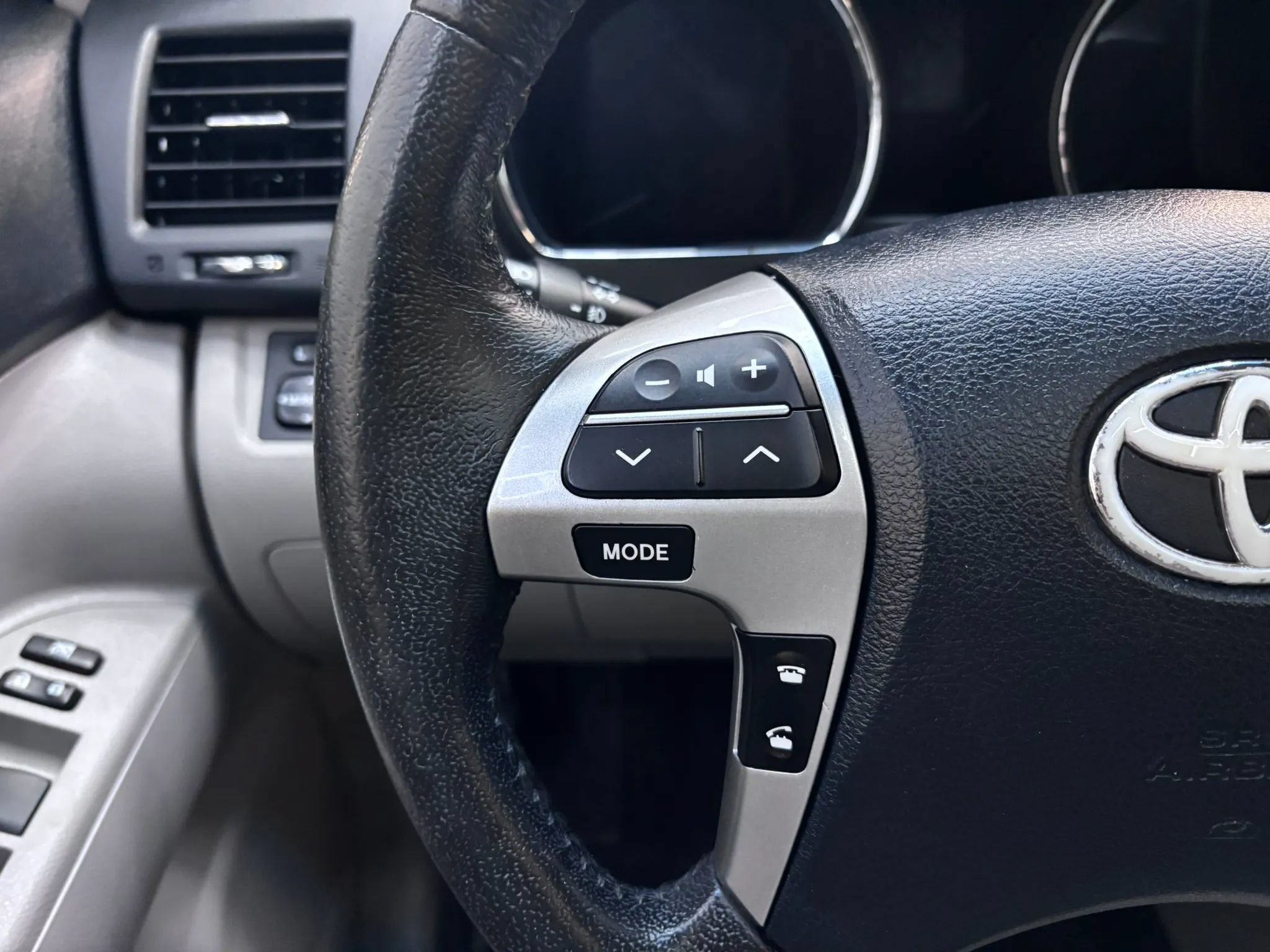 Used 2011 Toyota Highlander SE FWD image 14
