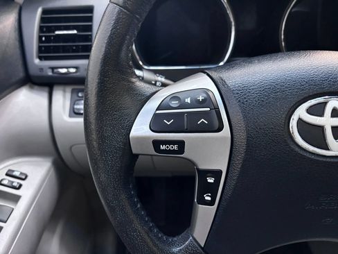 Used 2011 Toyota Highlander SE FWD image 14