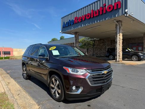 Used 2021 Chevrolet Traverse LT w/ LT Premium Package AWD/4WD image 1