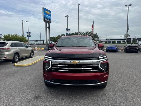 Used 2025 Chevrolet Suburban LT w/ Comfort Package RWD image 7