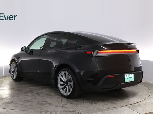 Used 2026 Tesla Model Y Long Range AWD/4WD image 17