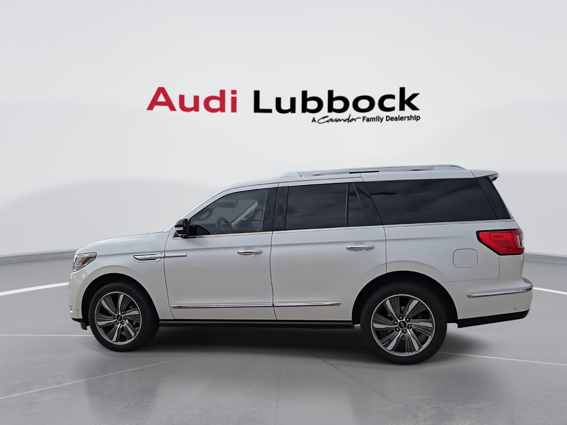 Used 2019 Lincoln Navigator Select w/ Technology Package RWD image 6