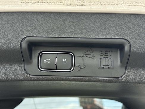 Used 2020 Ford Explorer Limited image 16