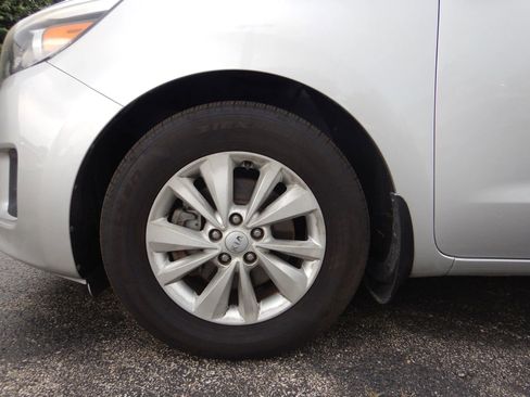 Used 2016 Kia Sedona LX image 24