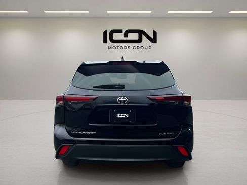 Used 2025 Toyota Highlander XLE image 4