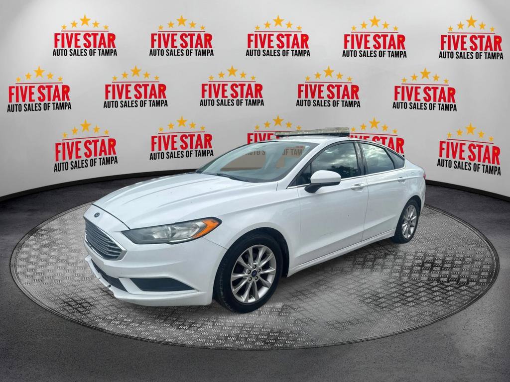 Used 2017 Ford Fusion SE FWD image 3