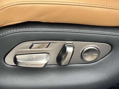 Certified 2023 Lexus LS 500 w/ Accessory Package (Z2) RWD image 31