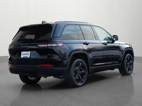 Used 2024 Jeep Grand Cherokee Limited w/ Black Appearance Package image 7