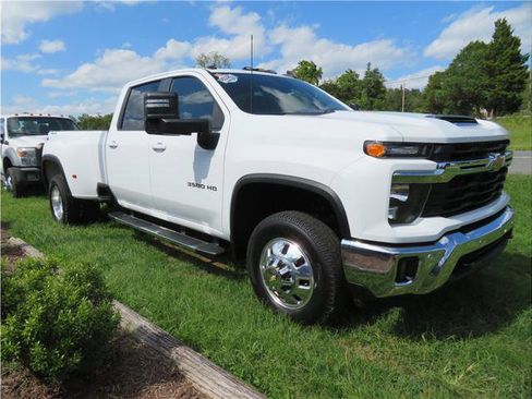 Used 2025 Chevrolet Silverado 3500 LT w/ Safety Package AWD/4WD image 1