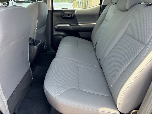 Used 2022 Toyota Tacoma SR5 w/ Technology Package RWD image 16